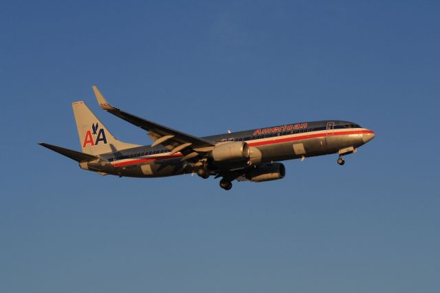 Boeing 737-800 (N833NN) - The sun was going down in Montreal