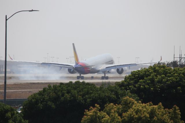 Airbus A350-900 (HL8308)