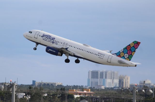 Airbus A320 (N623JB) - JetBlue Airways (B6) N623JB A320-232 [cn2504]br /Fort Lauderdale (FLL). JetBlue Airways flight B61899 departs runway 10R to Havana Jose Marti (HAV).   The aircraft is wearing JetBlue Vacations tail and titles design.br /Taken from Hibiscus/Terminal 1 car park roof level br /br /2018 12 25br /https://alphayankee.smugmug.com/Airlines-and-Airliners-Portfolio/Airlines/AmericasAirlines/JetBlue-Airways-B6/