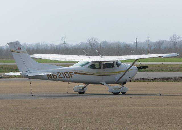Cessna Skylane (N6210F) - Parked at the Tallulah/Vicksburg airport.