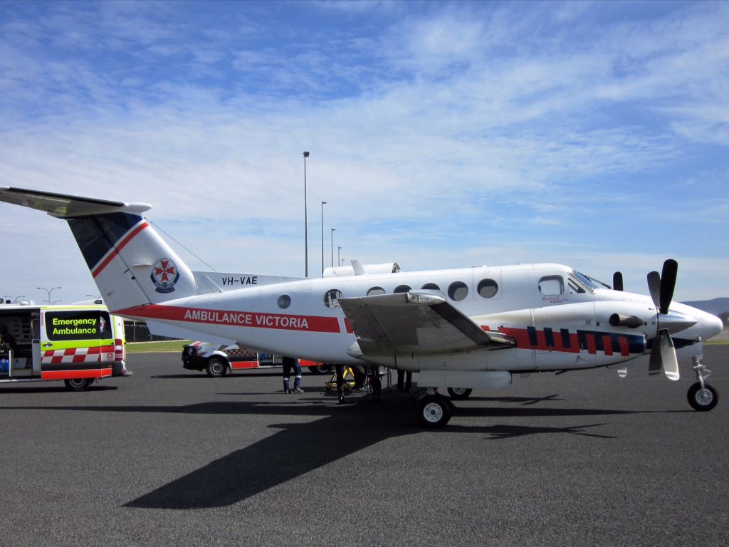 Beechcraft Super King Air 200 (VH-VAE) - VH-VAE - AM337 - Albury Airport, NSW (16-04-2017).