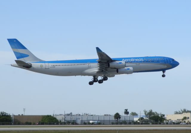 Airbus A340-300 (LV-CSD)