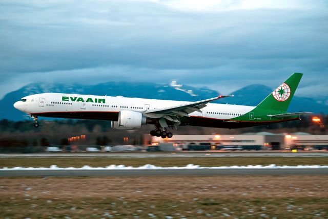 BOEING 777-300ER (B-16703)