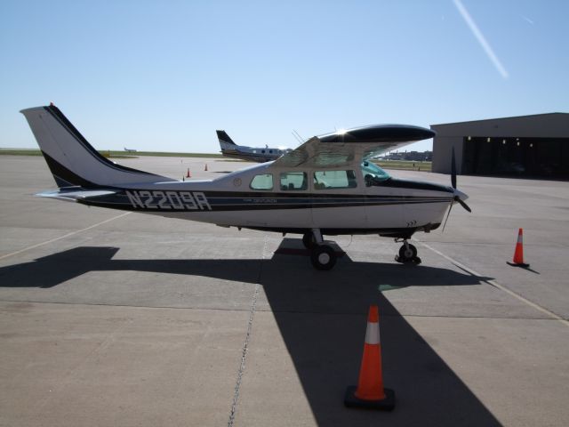 Cessna P210 Pressurized Centurion (N2209R)