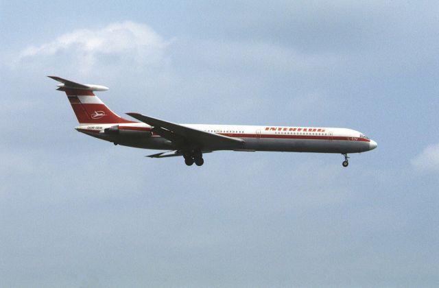 Ilyushin Il-62 (DDRSEM) - Final Approach to Narita Intl Airport Rwy16 on 1986/07/27