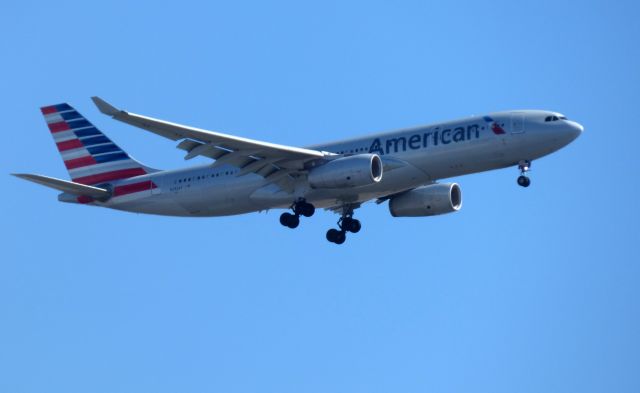 Airbus A330-200 (N282AY) - Shown here is an American Airline Airbus A330-200 on final in the inter of 2018.