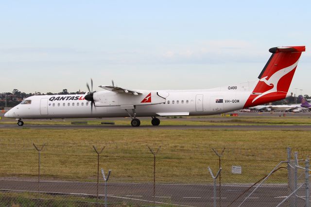 de Havilland Dash 8-400 (VH-QOM)