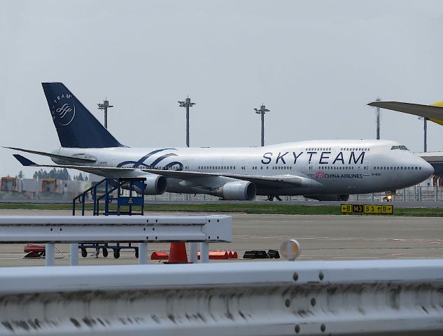 Boeing 747-400 (B-18211) - I take a picture on Apr 19, 2017.br /CI100/19