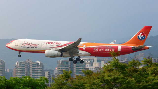 Airbus A330-300 (B-6126)