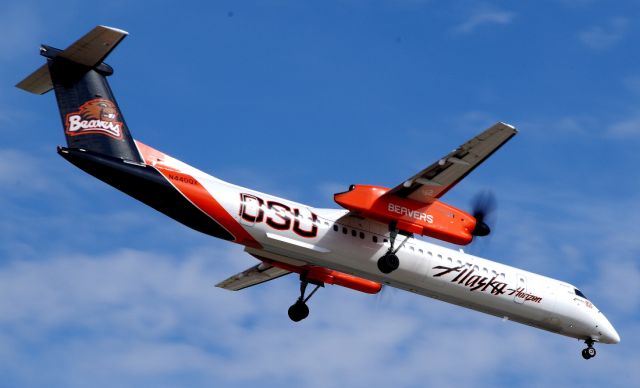 de Havilland Dash 8-400 (N440QX)