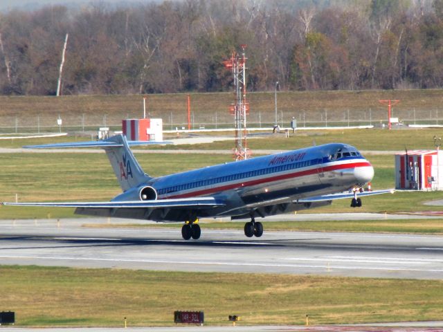 McDonnell Douglas MD-82 (N556AA)