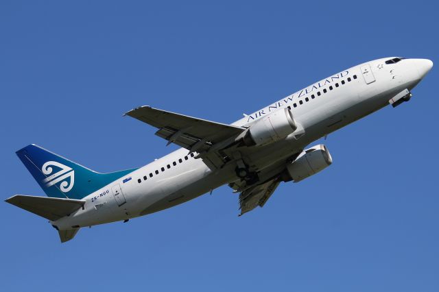 BOEING 737-300 (ZK-NGG)