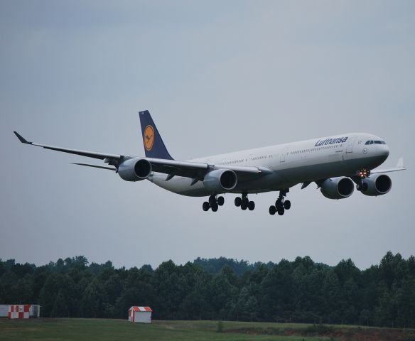 Airbus A340-600 (D-AIHW) - 18C - 6/4/10