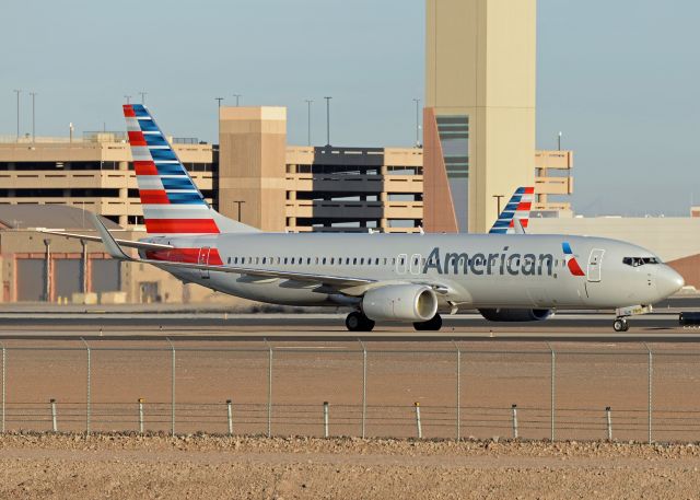 Boeing 737-800 (N956NN)