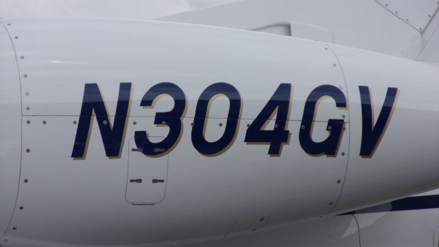 Embraer Phenom 300 (N304GV)