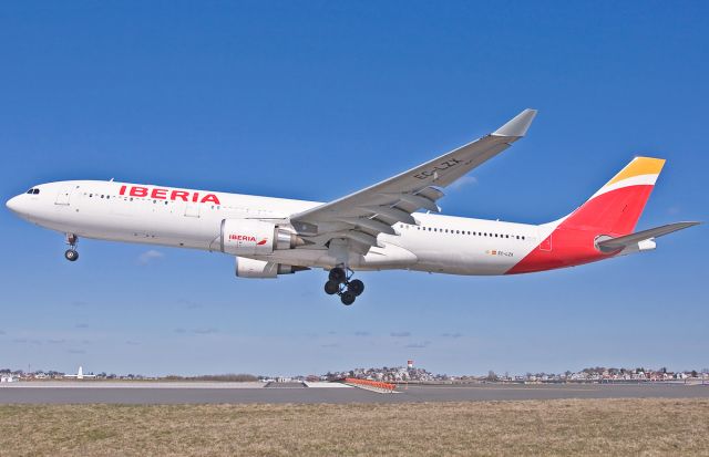 Airbus A330-300 (EC-LZX) - over the 33L threshold @ KBOS Logan Airport Boston,Ma