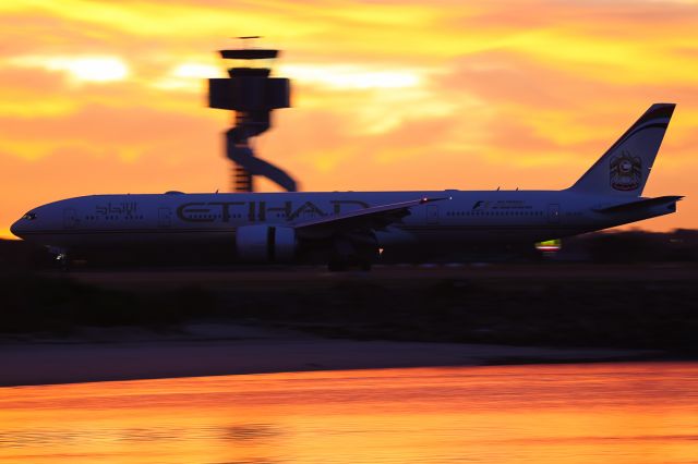 BOEING 777-300 (A6-ETS)