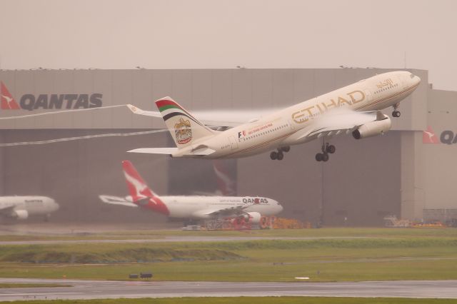 Airbus A330-200 (A6-EYP)