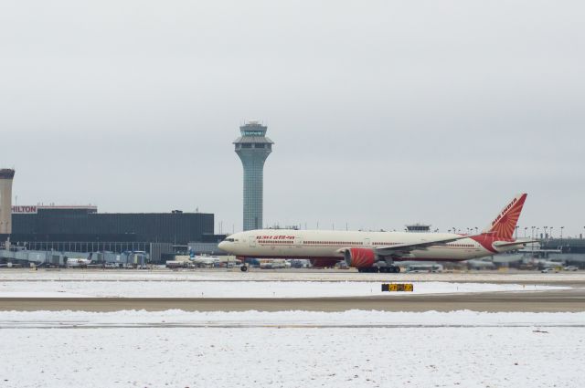 BOEING 777-300ER (VT-ALM)