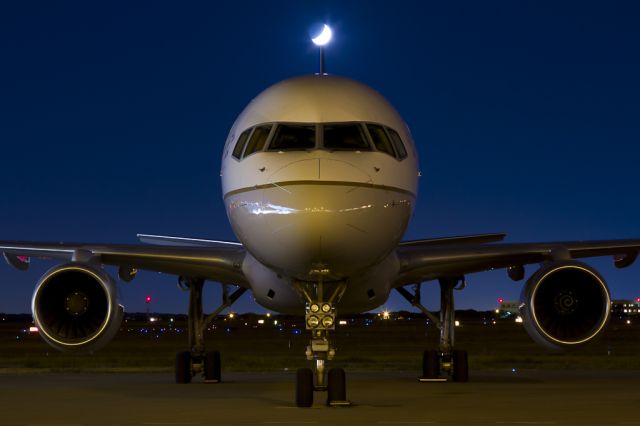 BOEING 757-300 (N77871) - Oct. 1, 2011.