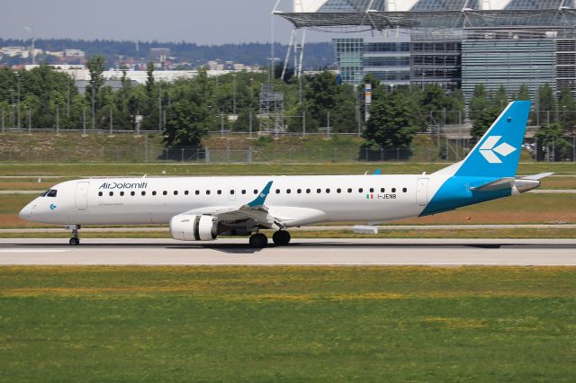 EMBRAER 195 (I-JENB)