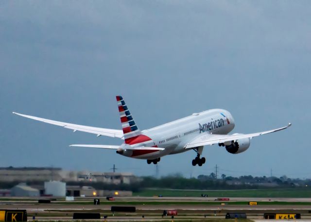 Boeing 787-8 —