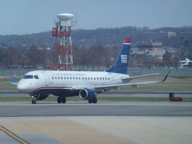 Embraer 170/175 (N105HQ)