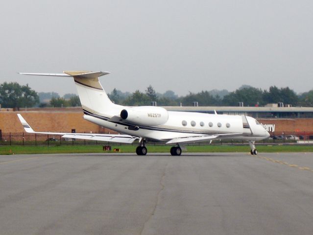 Gulfstream Aerospace Gulfstream V (N625TF) - Holding short of runway 24.