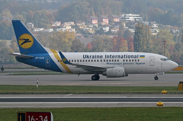 Boeing 737-500 (UR-GAS)