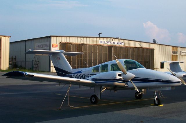 Beechcraft Duchess (N6628X)