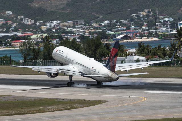 Boeing 757-200 (N692DL)