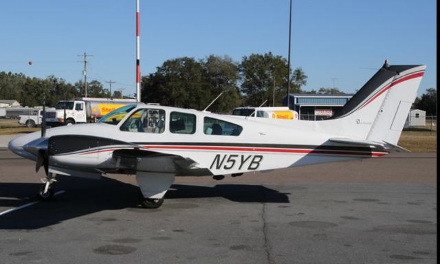 Beechcraft 55 Baron (N5YB)