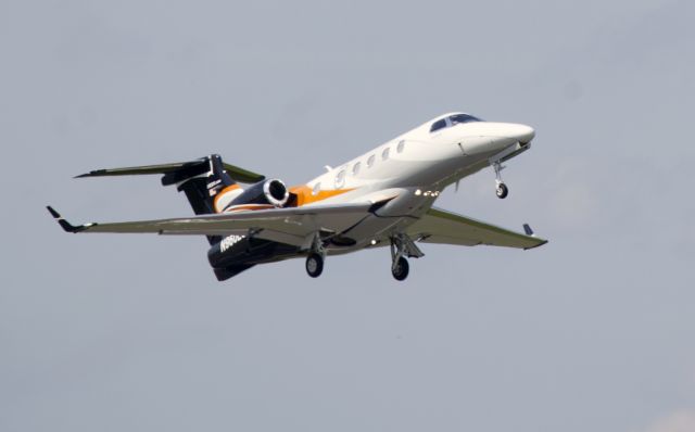 Embraer Phenom 300 (N960ES) - A very, very powerful take off RW16