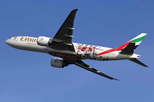 Boeing 777-200 (A6-EWJ)