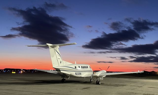 Beechcraft Super King Air 200 (N200NW) - End of a perfect day in the sky