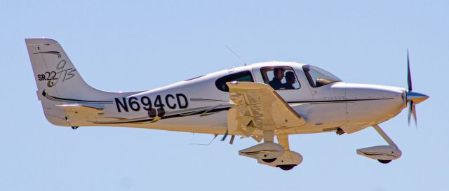 Cirrus SR-22 (N694CD)