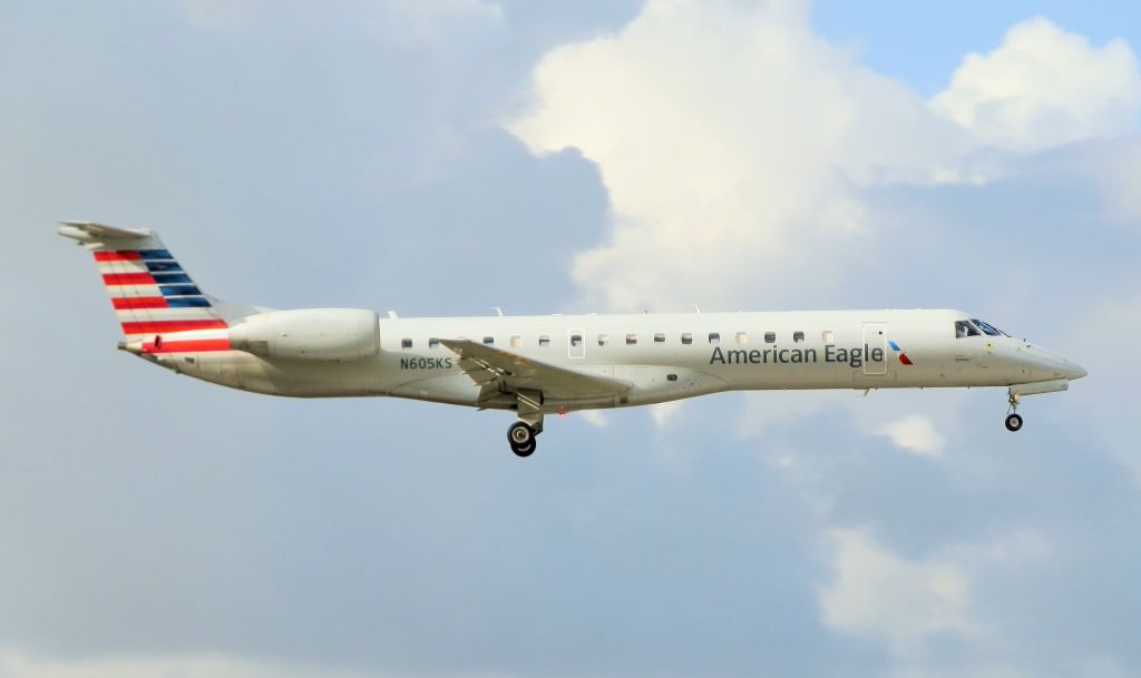 Embraer ERJ-145 (N605KS)