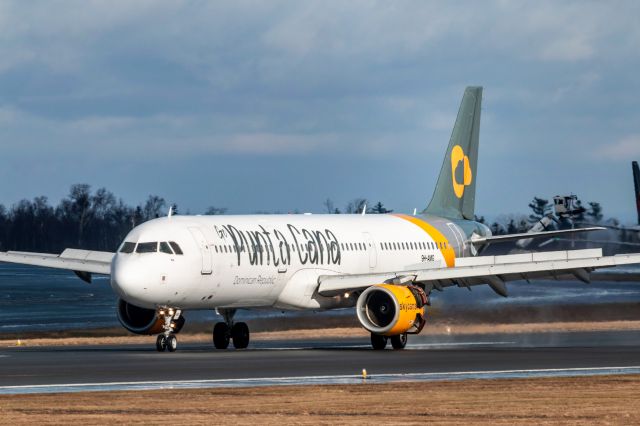 Airbus A321 (9H-AMG) - MLH9003 arriving from Keflavik 