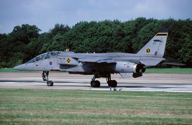 XX139 — - 16 sqn Jaguar T2 XX139, tailcode PT, at the runway of RAF Coltishall