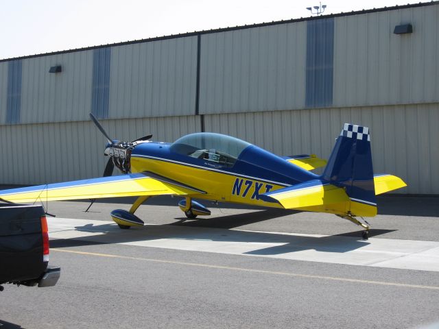 EXTRA EA-300 (N7XT) - Parked at Fullerton