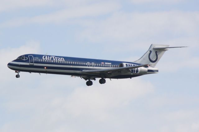 Boeing 717-200 (N936AT) - AirTran Flight 1218 "Colts One" on approach to Runway 32 at Sarasota-Bradenton International Airport