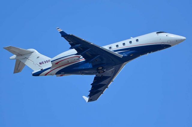 Bombardier Challenger 300 (N535FX) - Flexjet Challenger 300 N535FX at Phoenix Sky Harbor on October 10, 2017. 