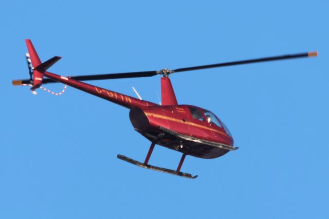 Robinson R-44 (C-GYYN) - C-GYYN Robinson R44 Clipper Services d'Aviation Inc. Survolant la ville de Lavaltrie QC. Le 24-12-2024 à 13:38.