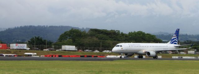 Embraer ERJ-190 (HP-1562CMP)