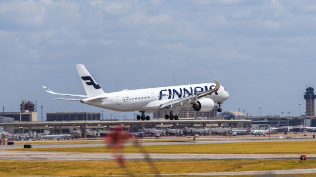 Airbus A350-900 (OH-LWE) - Finnair A350-900 landing at DFW airport on 8/6/2022. Taken with a Canon 850D and Rokinon 135mm f/2 lens.