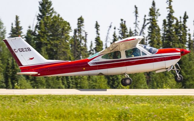 Cessna 177RG Cardinal RG (C-GEZB)