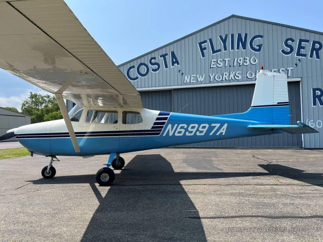 Cessna Skyhawk (N6997A)