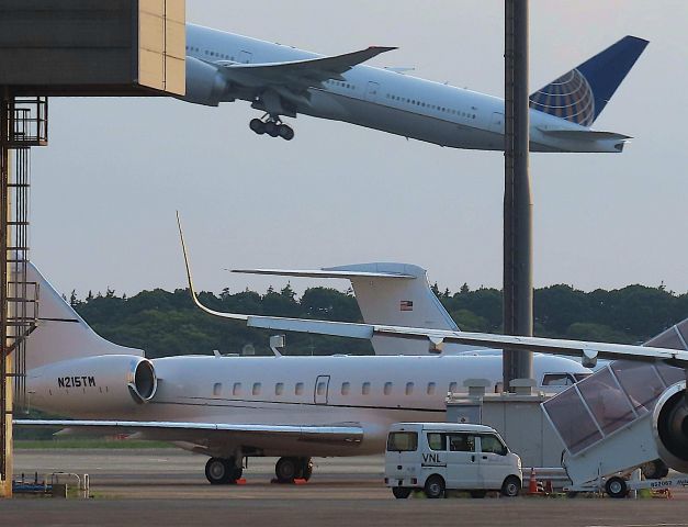 Bombardier Global 5000 (N215TM) - I took this picture on Jun 21, 2019.br /Unfortunately, this N215TM can not see the whole image due to the obstacle ahead. I am looking forward to the next flight.