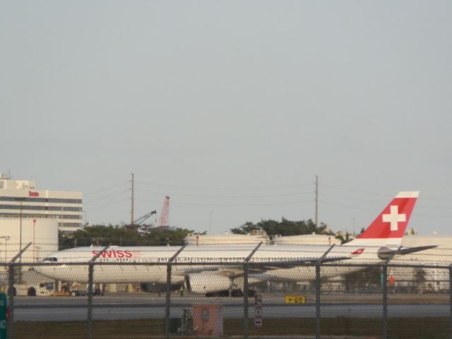 Airbus A330-300 (HB-JHJ)