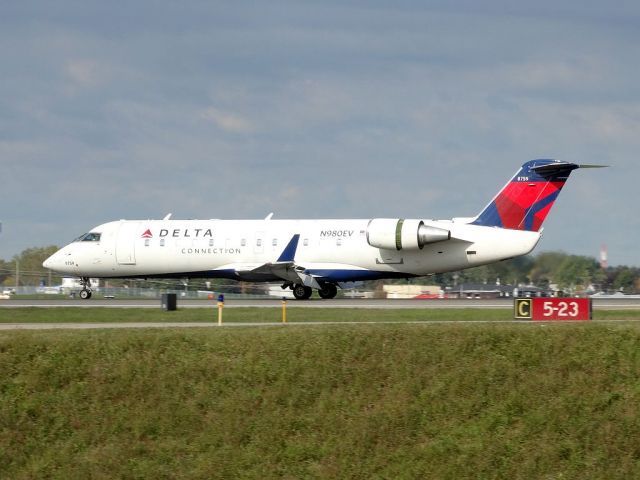 Canadair Regional Jet CRJ-200 (N980EV)